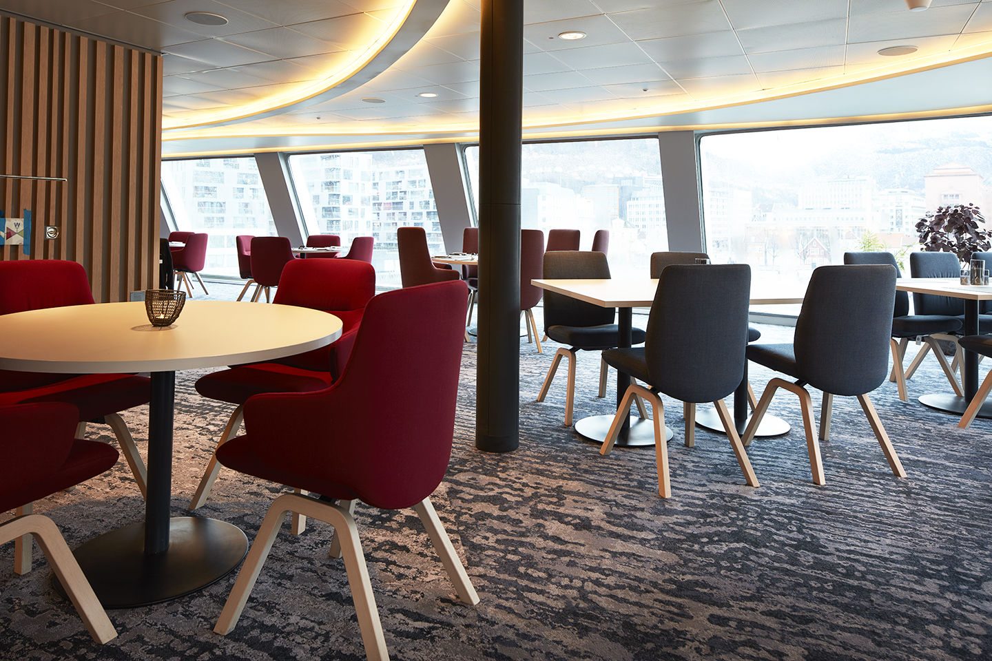 Stressless® dining area in Havila Capella